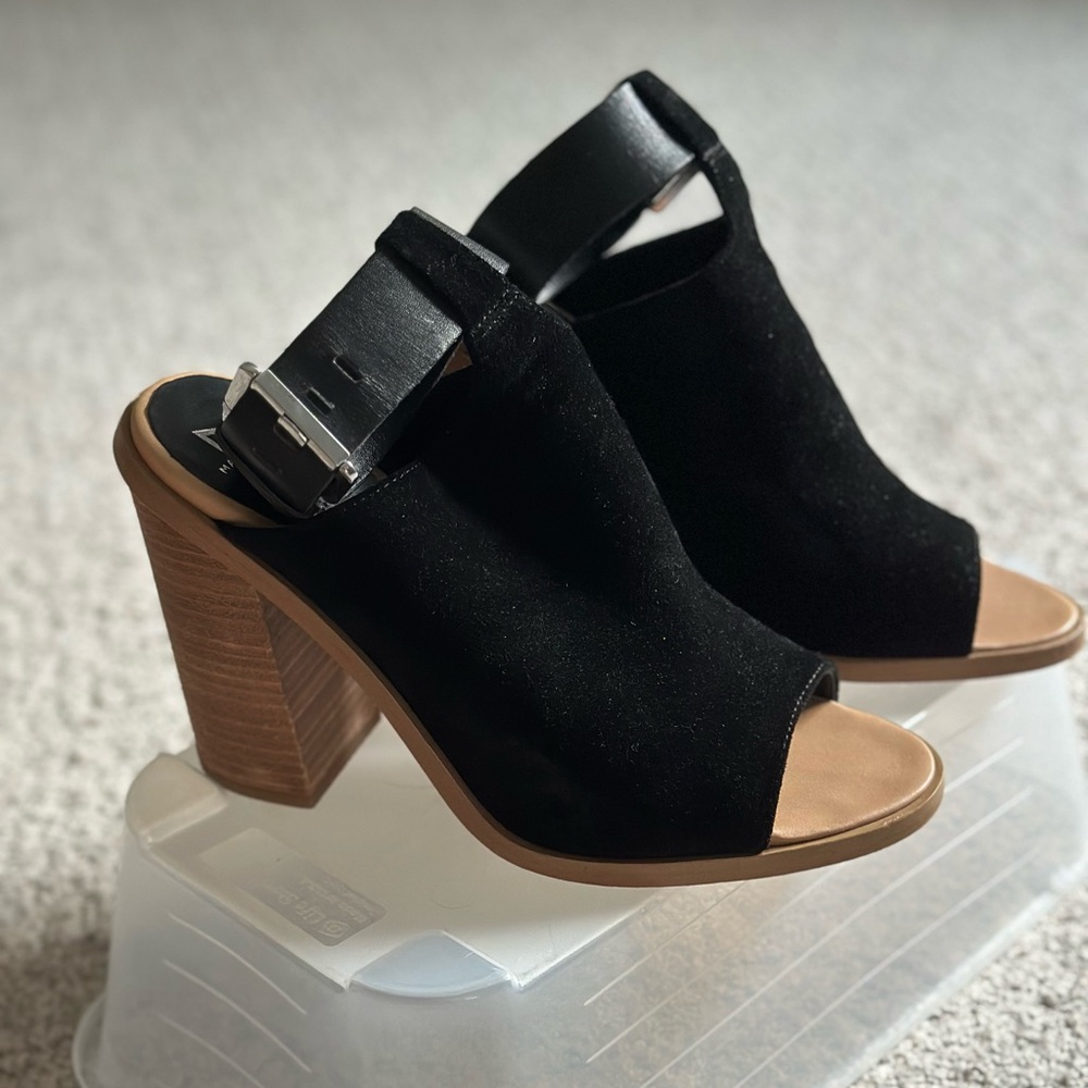 Marc Fisher Vashi Ankle Strap Heel - size 9